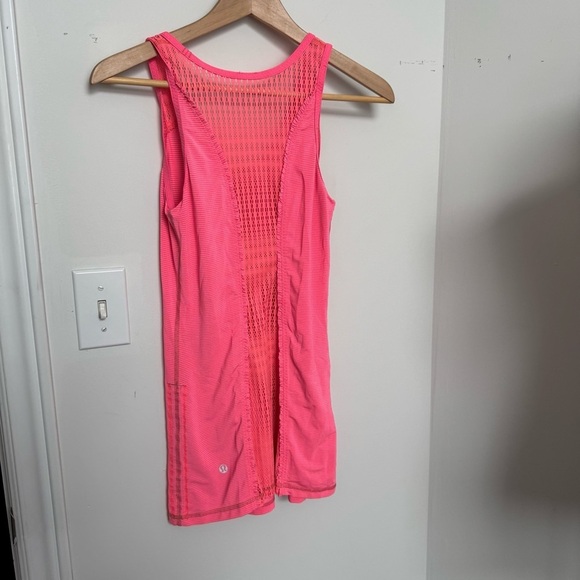 Lululemon Run: Tie And Fly Tank
Flash Light 6 - Picture 6 of 8